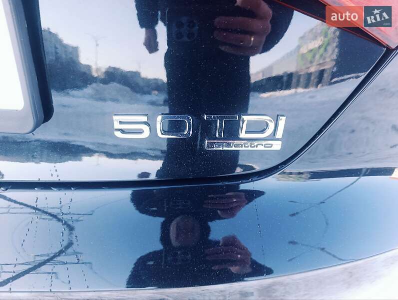 Седан Audi A8 2015 в Чернигове