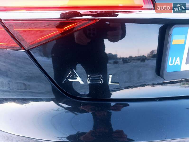 Седан Audi A8 2015 в Чернигове