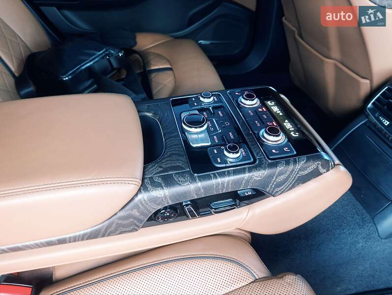 Седан Audi A8 2015 в Чернигове