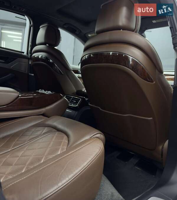 Седан Audi A8 2012 в Коломые