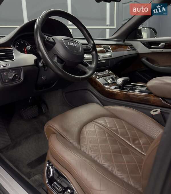 Седан Audi A8 2012 в Коломые