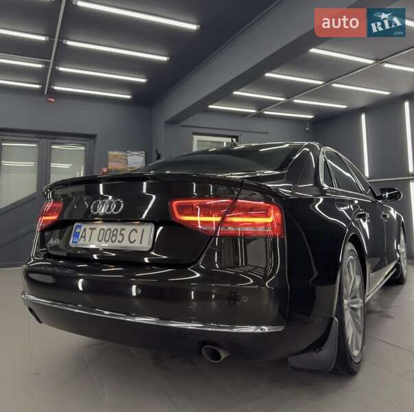 Седан Audi A8 2012 в Коломые
