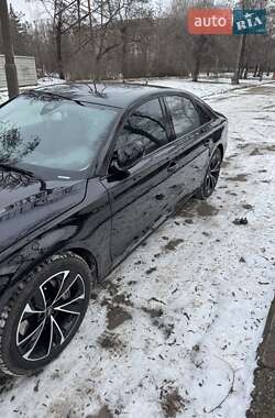 Седан Audi A8 2013 в Кривом Роге