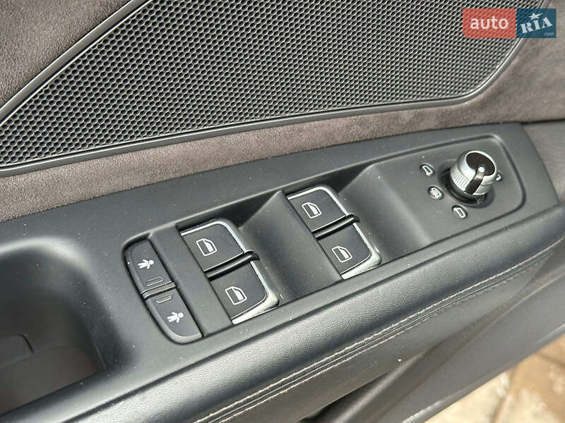 Седан Audi A8 2013 в Одессе