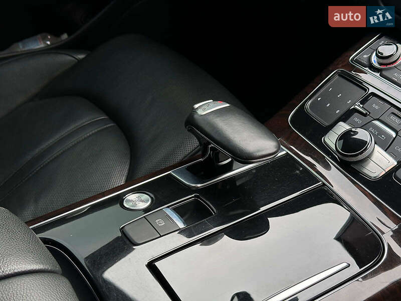 Седан Audi A8 2013 в Одессе