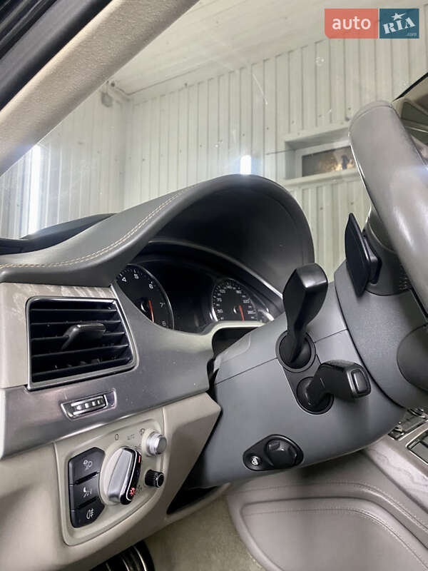 Седан Audi A8 2013 в Дніпрі