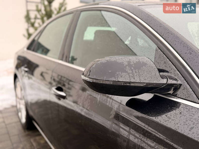 Седан Audi A8 2013 в Луцьку