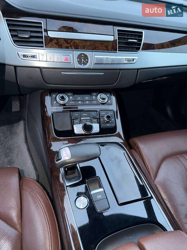 Седан Audi A8 2013 в Луцьку