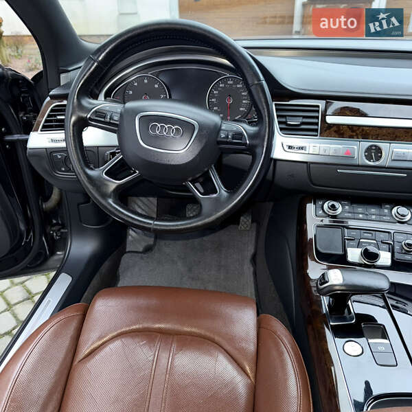 Седан Audi A8 2013 в Луцьку