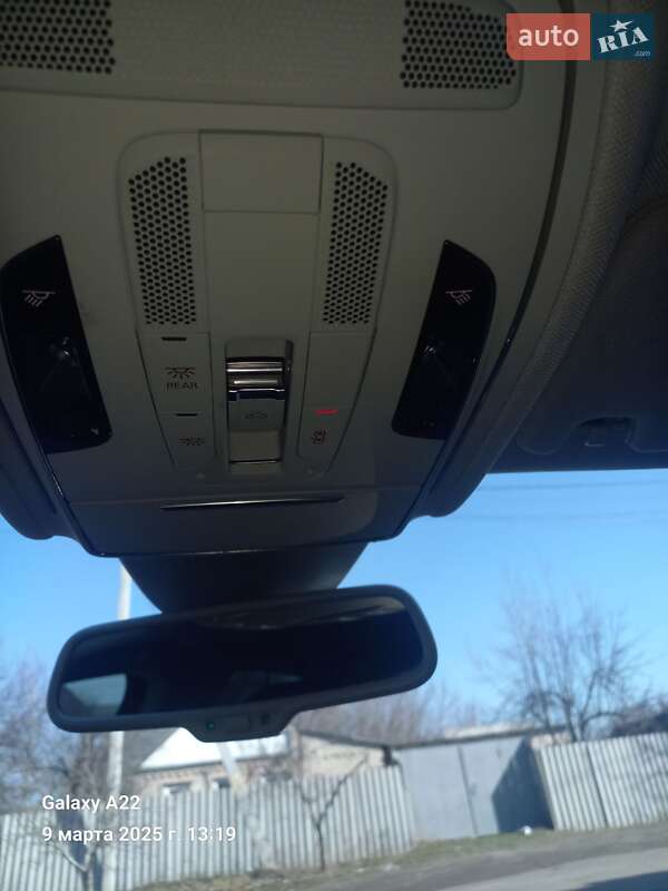 Седан Audi A8 2012 в Павлограді