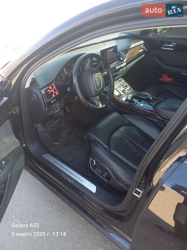 Седан Audi A8 2012 в Павлограді