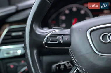 Седан Audi A8 2015 в Львове