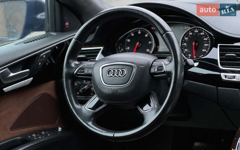 Седан Audi A8 2015 в Львове