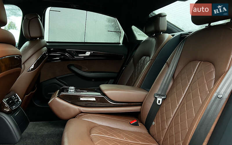 Седан Audi A8 2015 в Львове