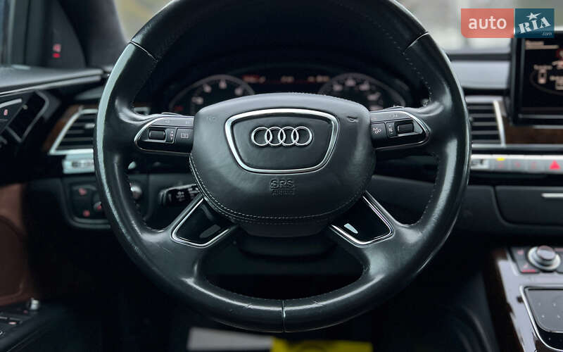 Седан Audi A8 2015 в Львове