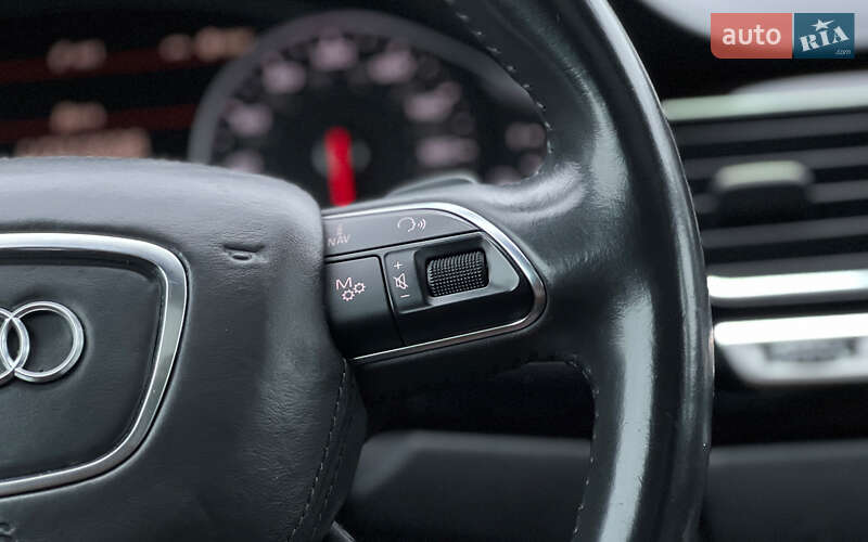 Седан Audi A8 2015 в Львове