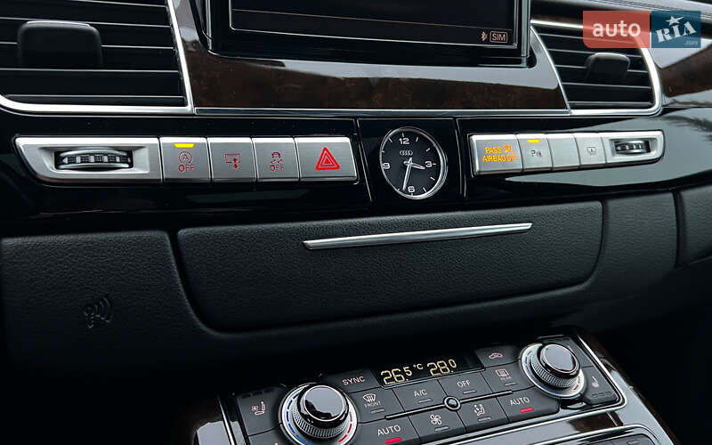 Седан Audi A8 2015 в Львове