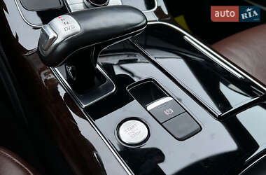 Седан Audi A8 2015 в Львове