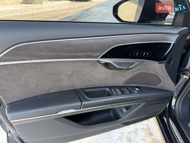 Седан Audi A8 2021 в Киеве