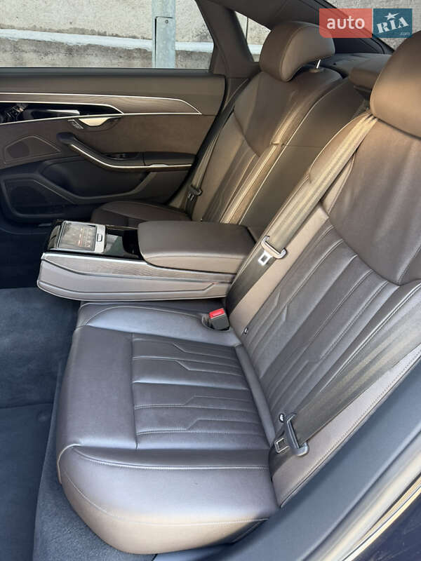 Седан Audi A8 2021 в Киеве