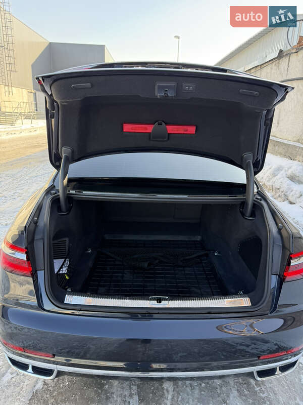 Седан Audi A8 2021 в Киеве