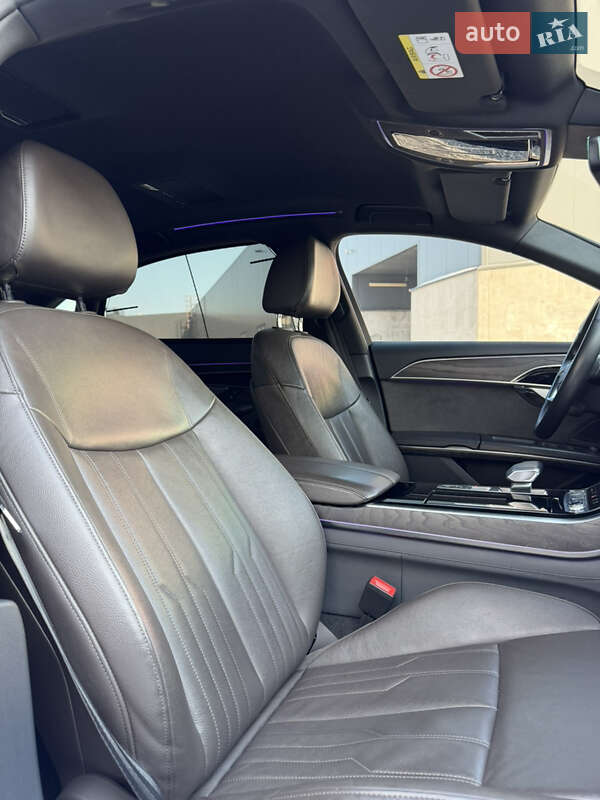 Седан Audi A8 2021 в Киеве