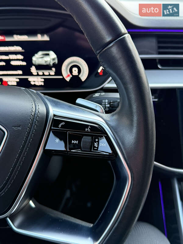 Седан Audi A8 2021 в Киеве