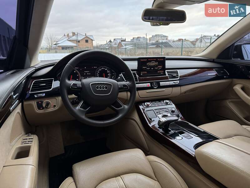 Седан Audi A8 2013 в Луцке