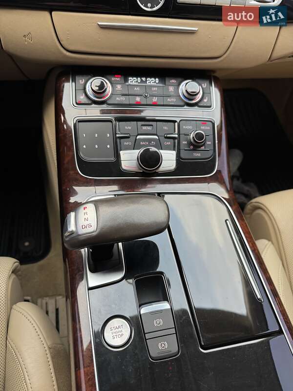 Седан Audi A8 2013 в Луцке