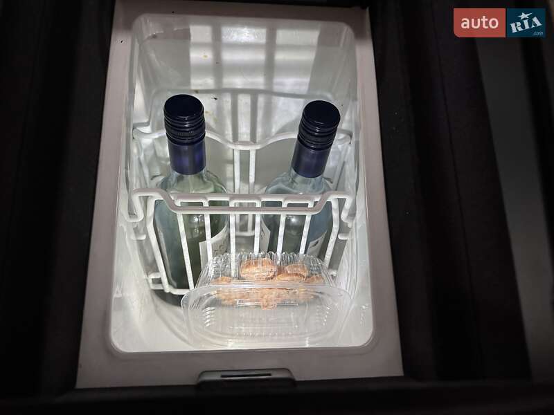 Седан Audi A8 2013 в Луцке