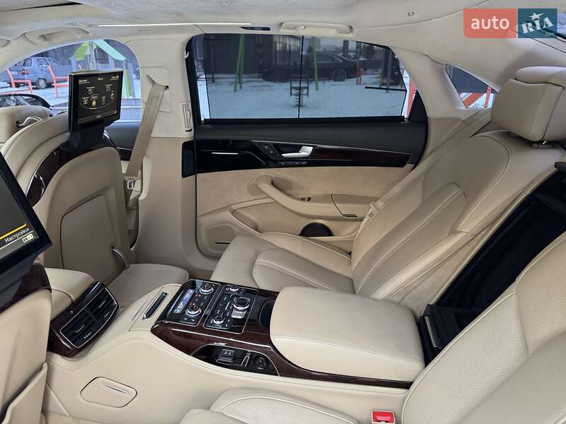 Седан Audi A8 2013 в Луцке