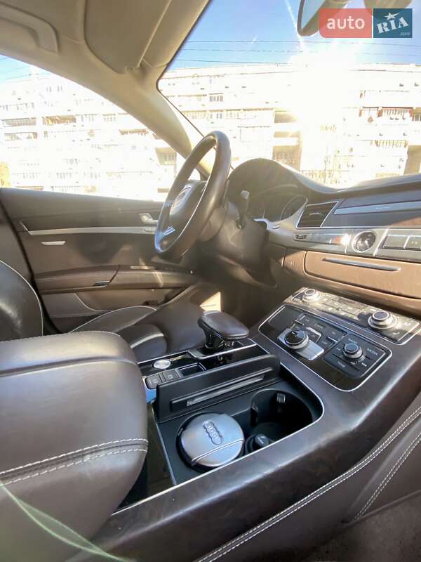 Седан Audi A8 2013 в Дніпрі