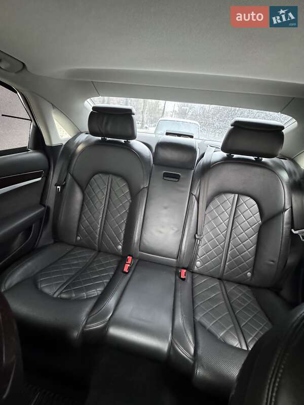 Седан Audi A8 2013 в Кривом Роге