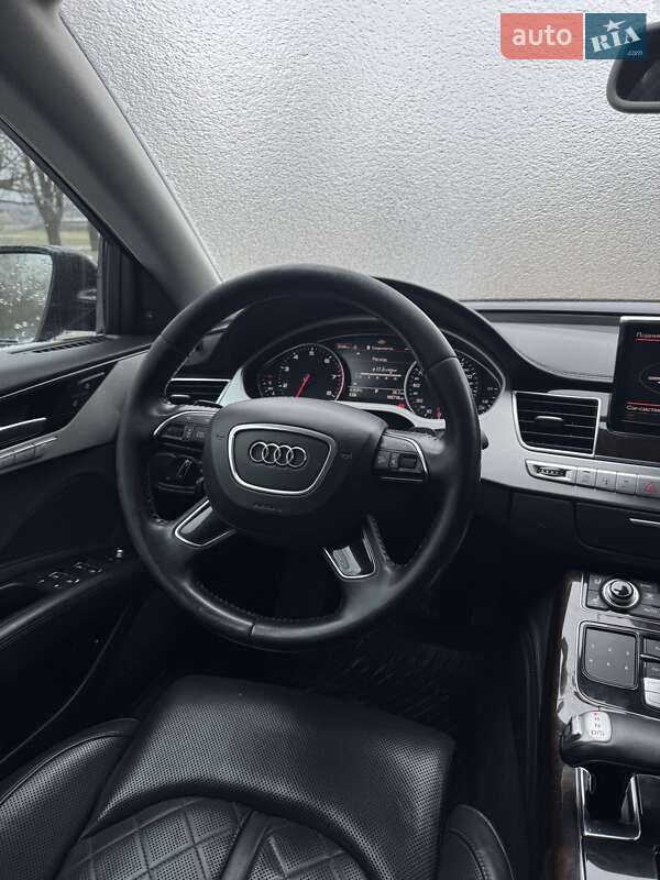 Седан Audi A8 2013 в Кривом Роге
