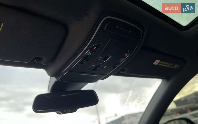 Седан Audi A8 2015 в Мукачевому