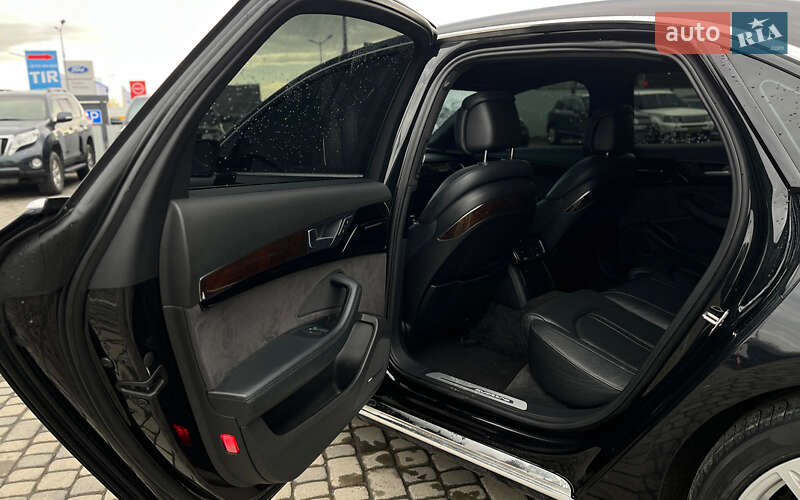 Седан Audi A8 2015 в Мукачевому