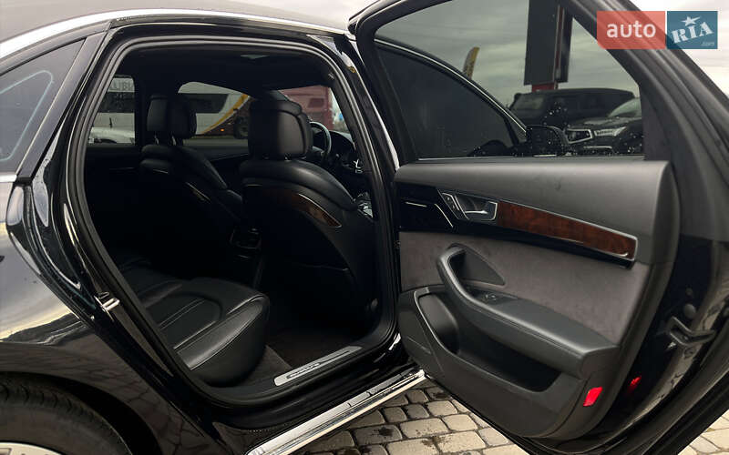 Седан Audi A8 2015 в Мукачевому