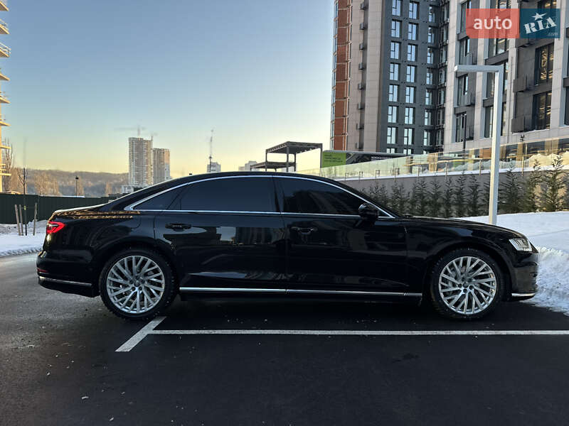 Седан Audi A8 2021 в Киеве