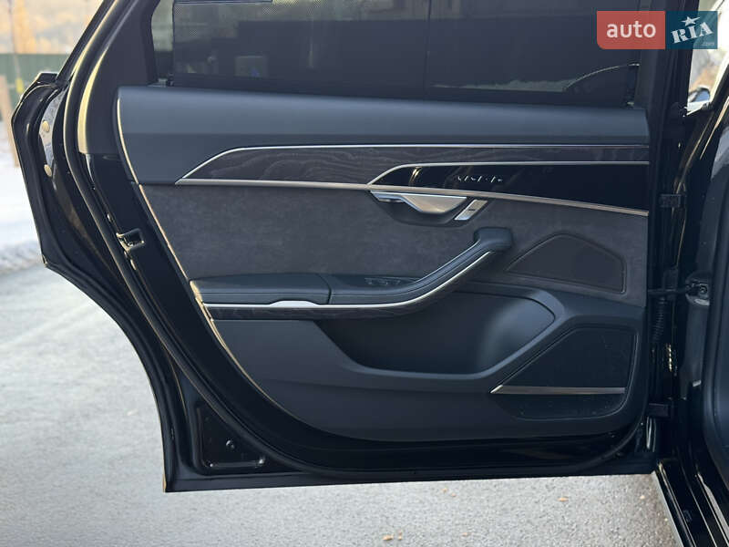 Седан Audi A8 2021 в Киеве