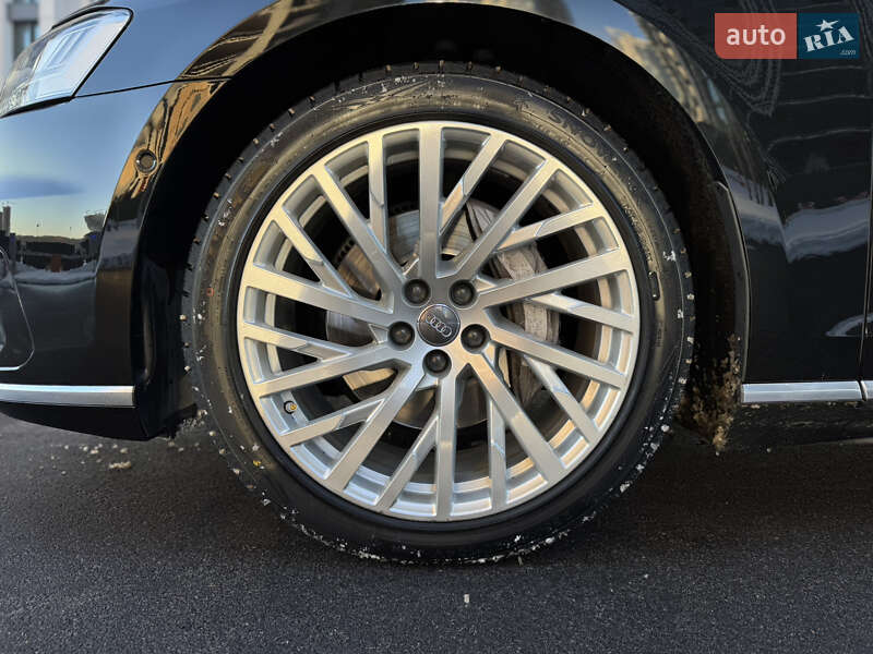 Седан Audi A8 2021 в Киеве