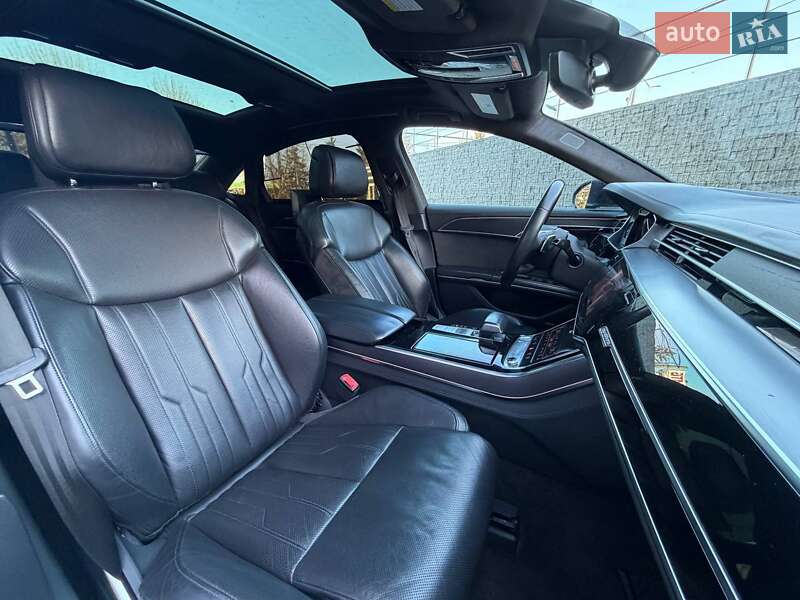 Седан Audi A8 2019 в Луцке