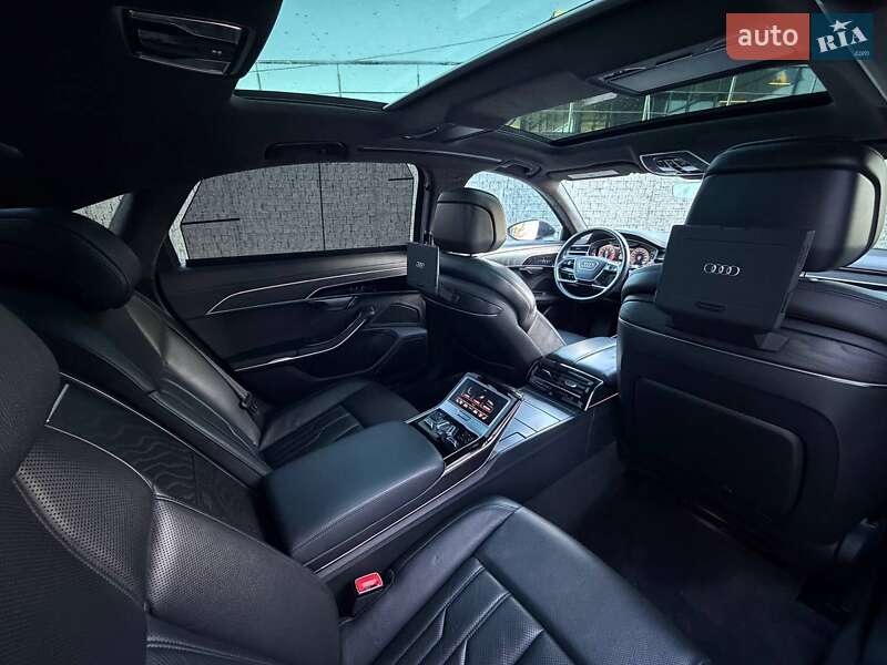 Седан Audi A8 2019 в Луцке