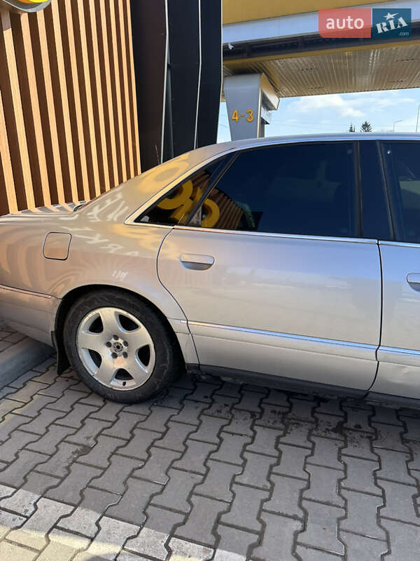 Седан Audi A8 2001 в Теребовле