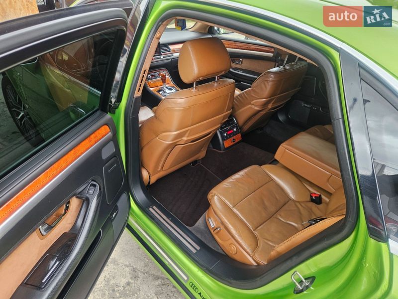 Седан Audi A8 2005 в Яремчі