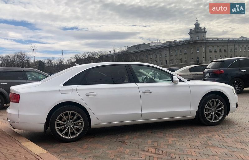 Седан Audi A8 2012 в Києві