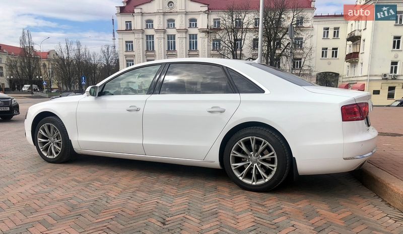Седан Audi A8 2012 в Києві