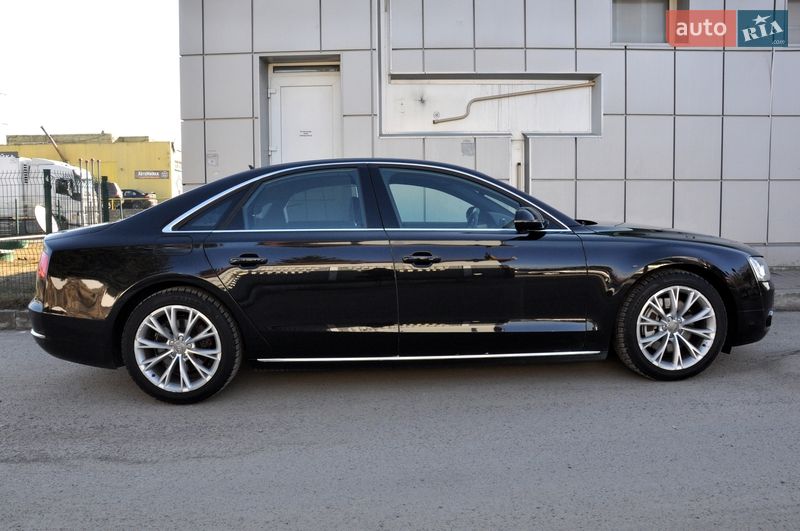 Седан Audi A8 2013 в Львові