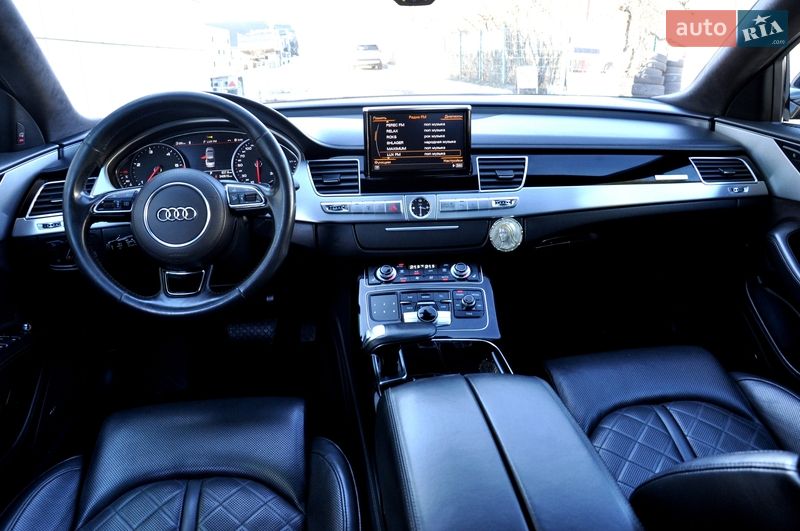 Седан Audi A8 2013 в Львові