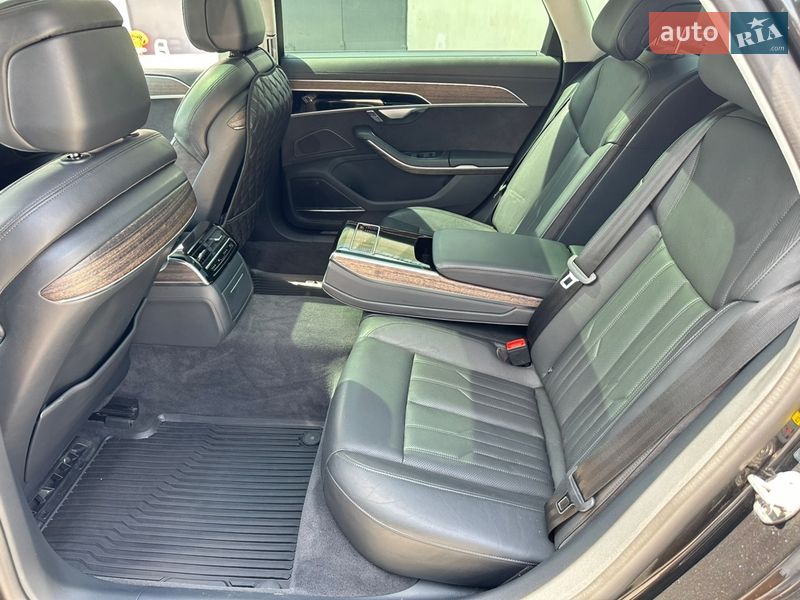 Седан Audi A8 2018 в Житомирі