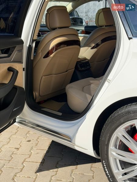 Седан Audi A8 2012 в Одесі